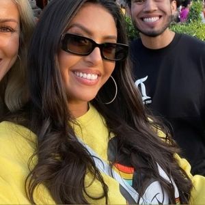 Mickey & Co Size L Retro Disney yellow Mickey crewneck as seen on Vanessa Bryant